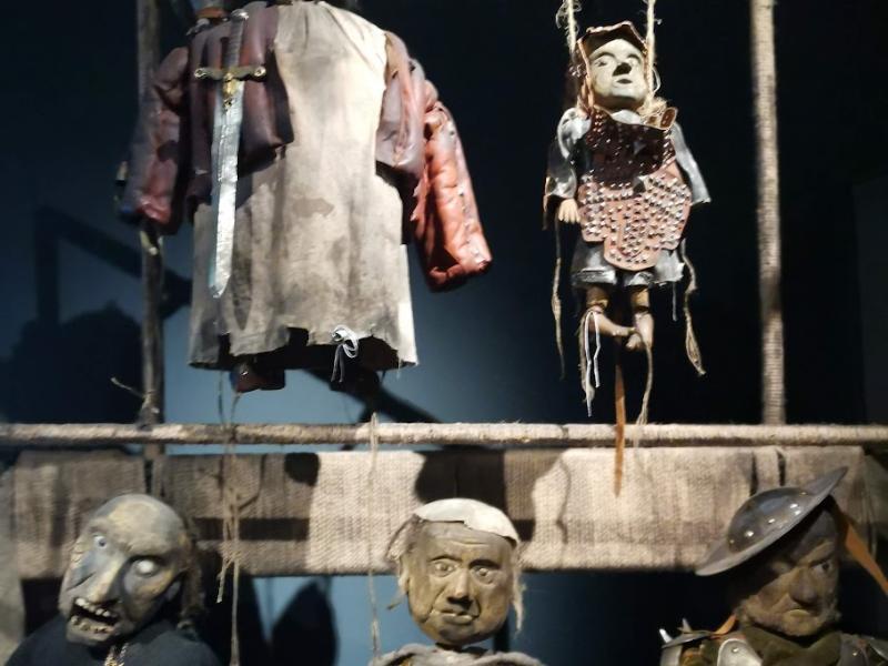 Kino Museum, Россия: старинные куклы на петлях и в подвешенном положении