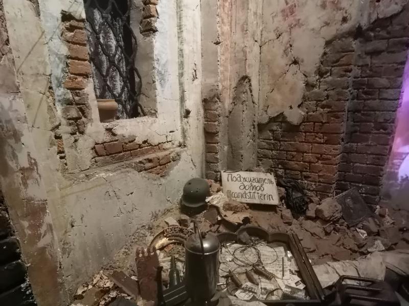 Разрушенный уголок Битвы за Москву: остатки комнаты с табличкой «Поджигатель домов»