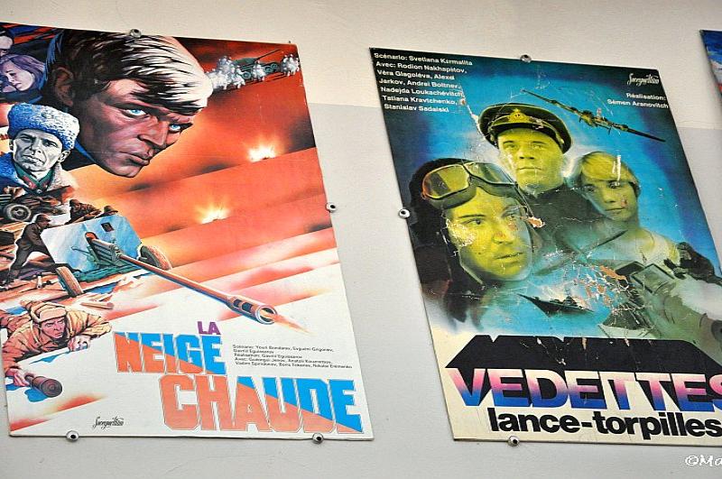 Постеры советских военных фильмов в Mosfilm: 'La Neige Chaude' и 'Vedettes'