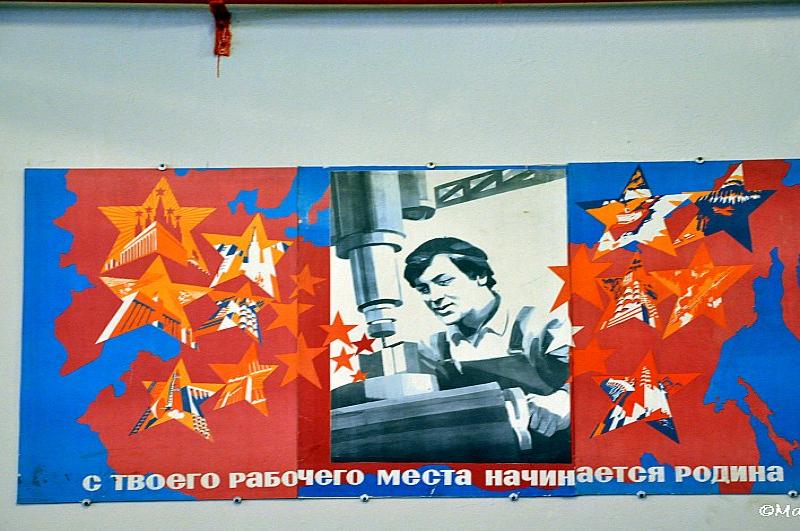 Mosfilm: плакат с рабочим и картой СССР на стене