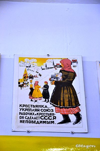 Mosfilm: советский плакат о крестьянке и рабочем