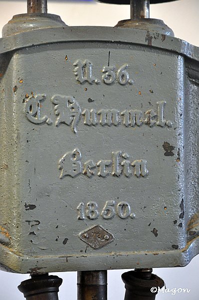 Mosfilm: старый механизм с надписью «U.56. C. Hummel. Berlin 1850»