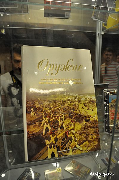 Альбом «Оружие» в витрине Mosfilm: исторические сцены и военная техника