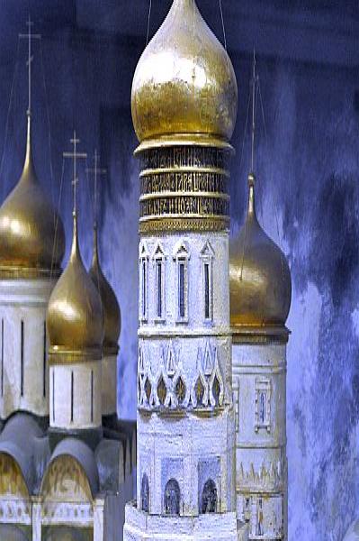 Мосфильм: деталь архитектурной модели с золотыми куполами