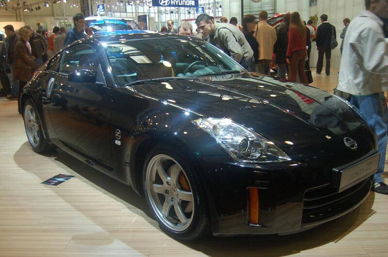 Моторшоу-2006, Москва: чёрный Nissan 350Z на подиуме