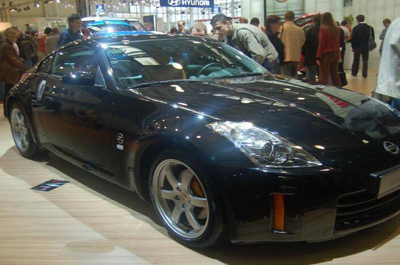 Моторшоу-2006, Москва: чёрный Nissan 350Z на подиуме