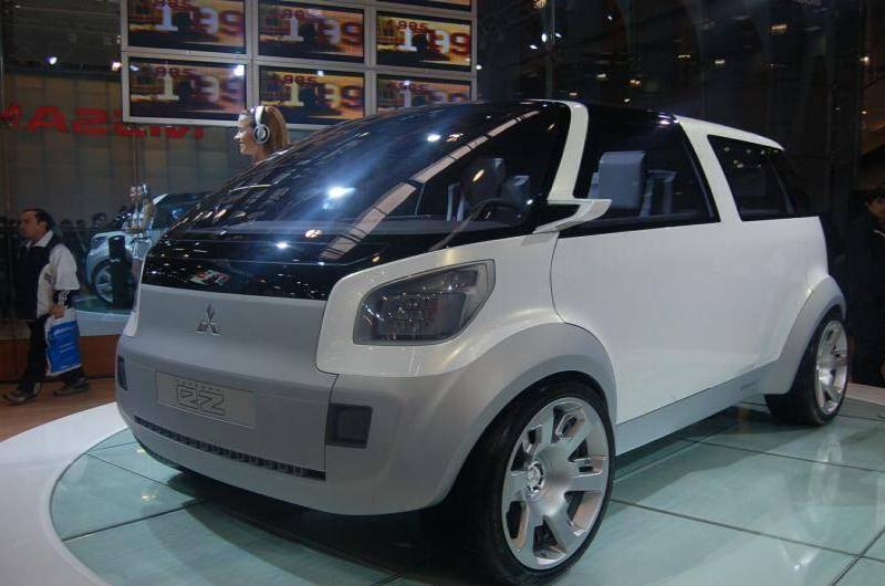 Белый концепт-кар Mitsubishi CZ
