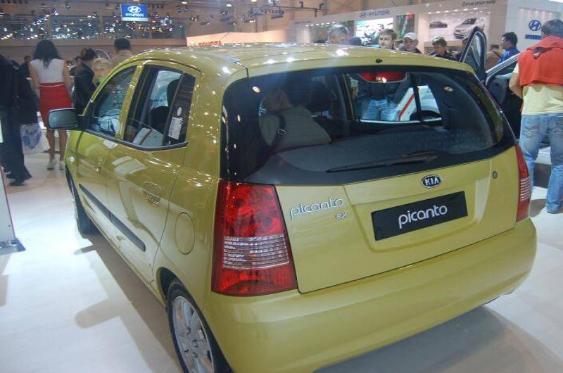 Моторшоу-2006: желтый Kia Picanto ex на выставке в России