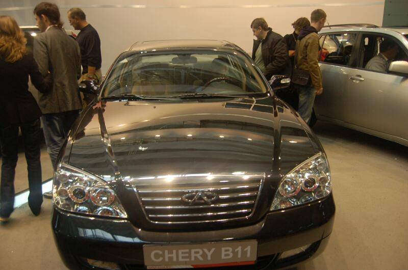 Моторшоу-2006: черный Chery B11 на выставке в Москве