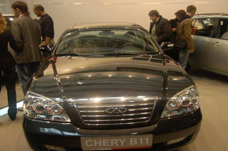 Моторшоу-2006: черный Chery B11 на выставке в Москве