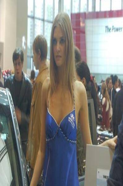 Московский моторшоу 2006: модель в синем платье у Hyundai
