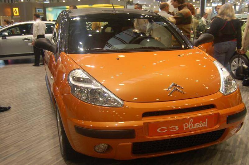 Motorshow 2006: оранжевый Citroën C3 Pluriel на выставке в России