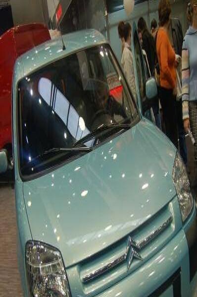 Моторшоу-2006: голубой Citroën Berlingo на стенде бренда