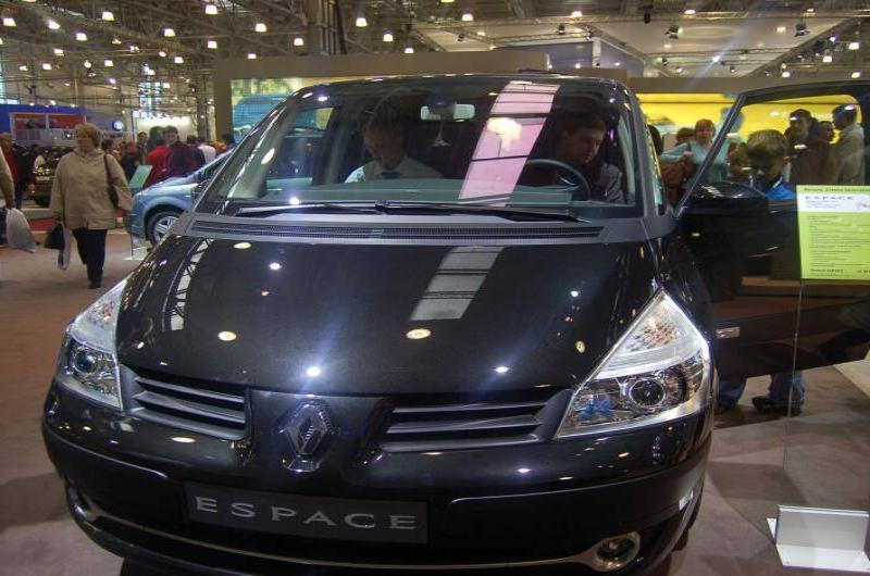 Моторшоу-2006: чёрный Renault Espace на стенде с открытой дверью