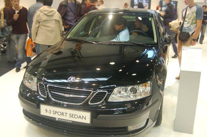 Моторшоу-2006: чёрный Saab 9-3 Sport Sedan на выставке в Москве