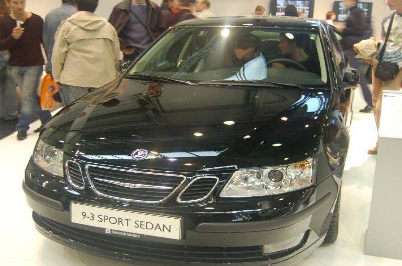 Моторшоу-2006: чёрный Saab 9-3 Sport Sedan на выставке в Москве