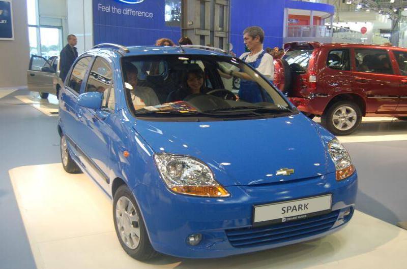 Моторшоу-2006, Москва: синий Chevrolet Spark на подиуме