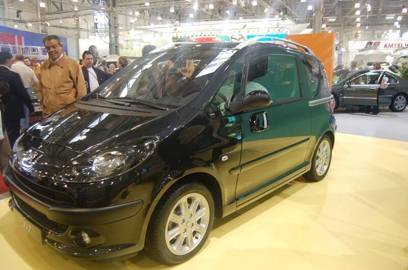 Motorshow 2006: чёрный Peugeot 107 на выставке в Москве
