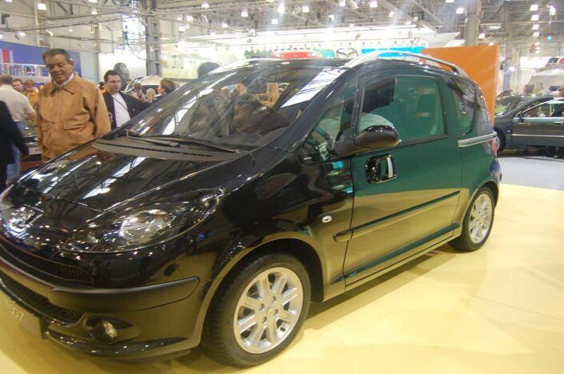 Motorshow 2006: чёрный Peugeot 107 на выставке в Москве