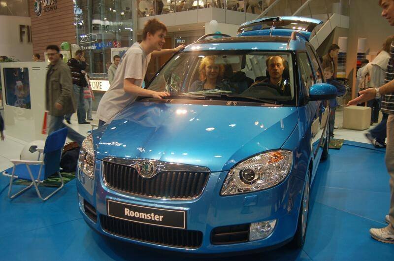 Motorshow 2006: синий Škoda Roomster на выставке в Москве