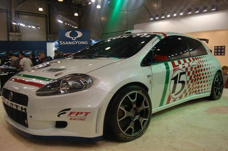 Motorshow 2006: белый Fiat Abarth с номером 15 и итальянской лентой