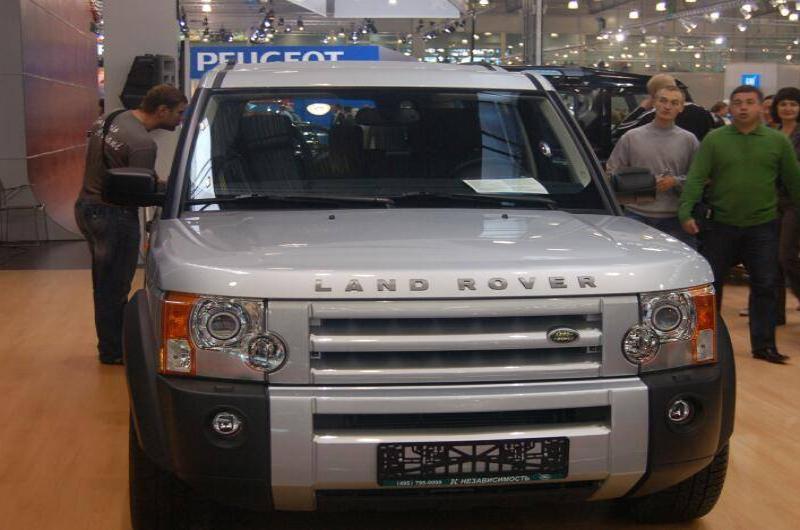 Моторшоу-2006: серебристый Land Rover Discovery на выставке в Москве