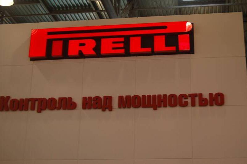 Motorshow 2006, Россия: вывеска Pirelli с лозунгом «Контроль над мощностью»