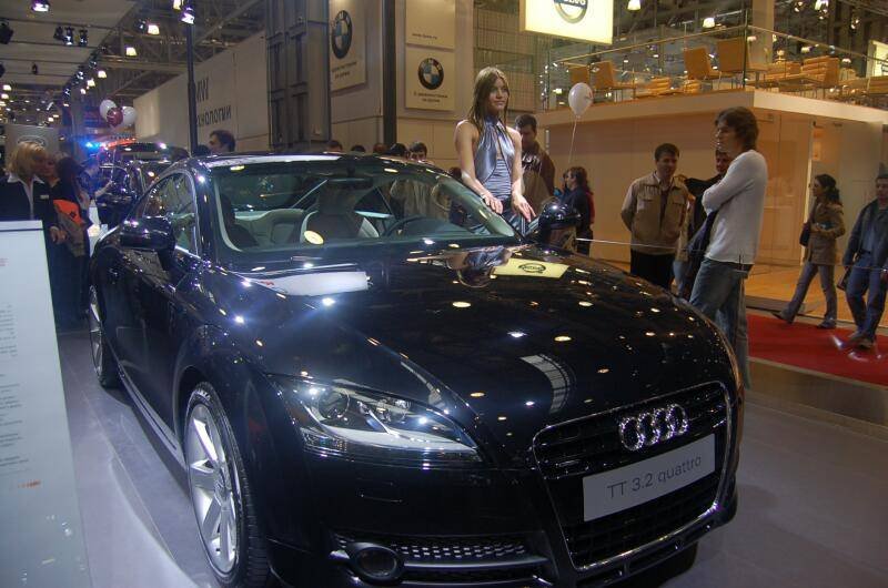 Моторшоу-2006: чёрный Audi TT 3.2 quattro на стенде в Москве
