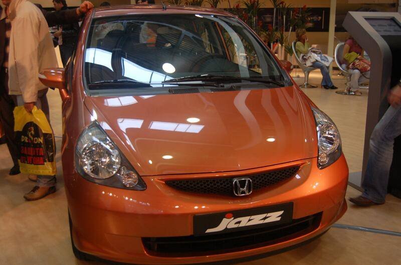 Motorshow 2006: оранжевый Honda Jazz на выставке в Москве