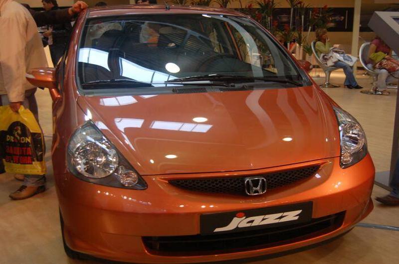 Motorshow 2006: оранжевый Honda Jazz на выставке в Москве