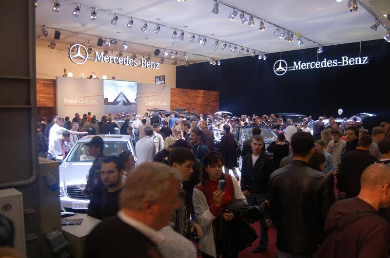 Motorshow 2006: Mercedes-Benz в зале с толпой посетителей