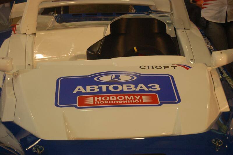 Motorshow 2006: белый гоночный автомобиль с логотипом «Автоваз»