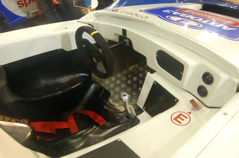 Motorshow 2006: гоночный кокпит с логотипом 'Артобас' и 'Спорт-Мотор'