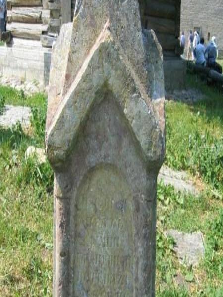 Каменный надгробный памятник в Старой Ладоге, 2006