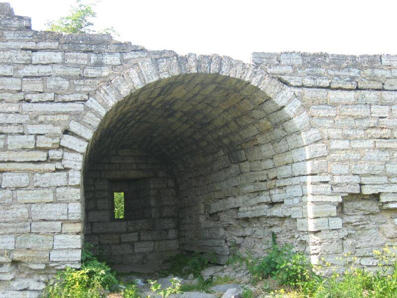 Арка в стенах Старой Ладоги, 2006