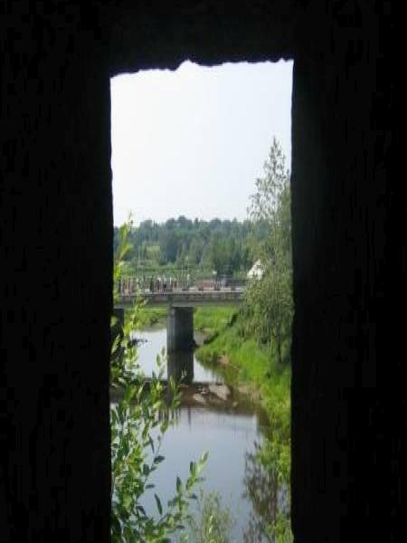 Старая Ладога, 2006: окно в реку и мост через Волхов