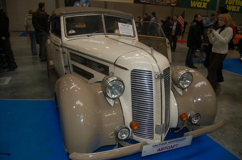 Oldtimer 2006: белый Audi 510 на выставке в России