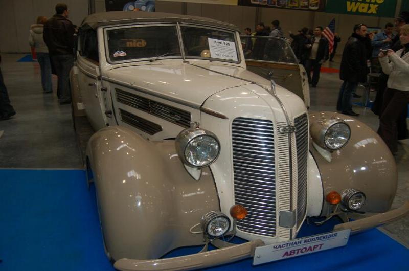 Oldtimer 2006: белый Audi 510 на выставке в России