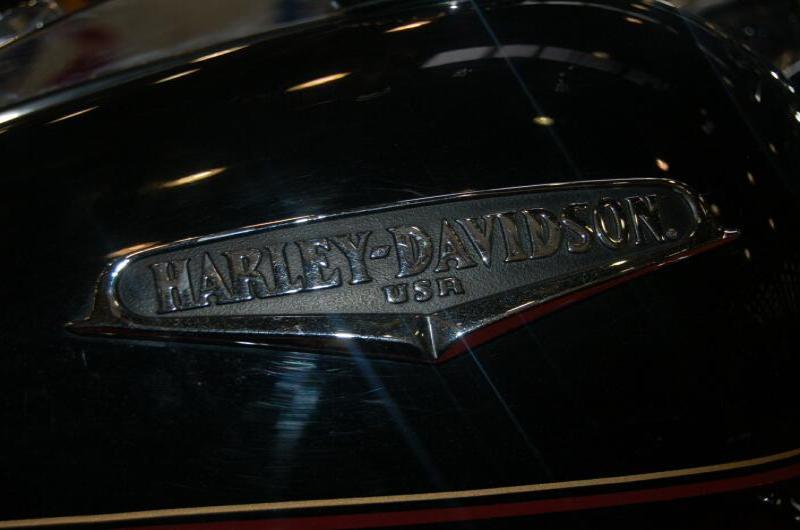 Oldtimer, Россия, 2006: хромированный бак Harley-Davidson USA