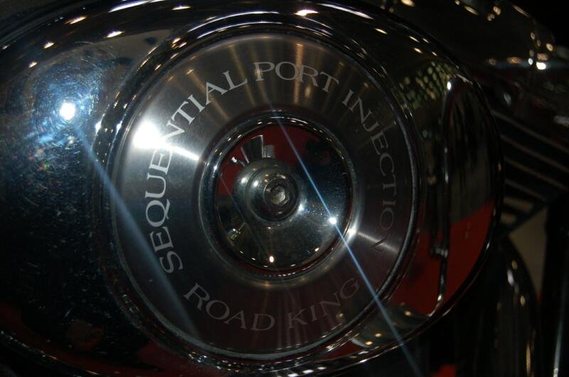 Oldtimer 2006: хромированный вентилятор с надписью «SEQUENTIAL PORT INJECTION»
