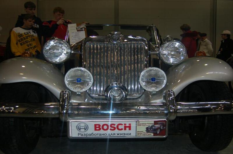 Oldtimer 2006: серебристый ретро-автомобиль с Bosch-надписью