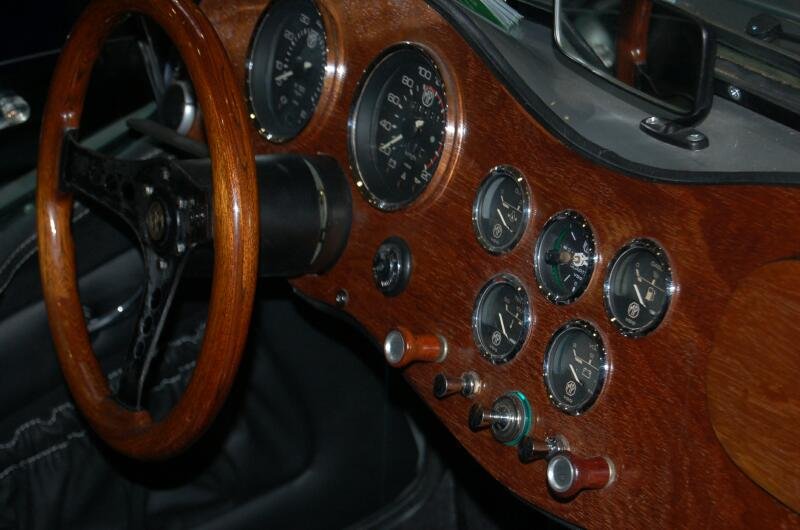 Старый руль и приборы в кабине Oldtimer, Россия, 2006