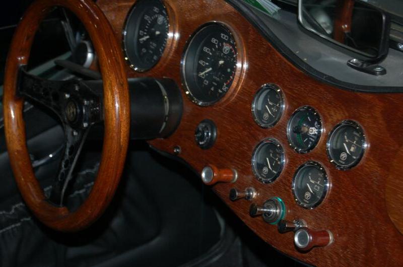 Старый руль и приборы в кабине Oldtimer, Россия, 2006