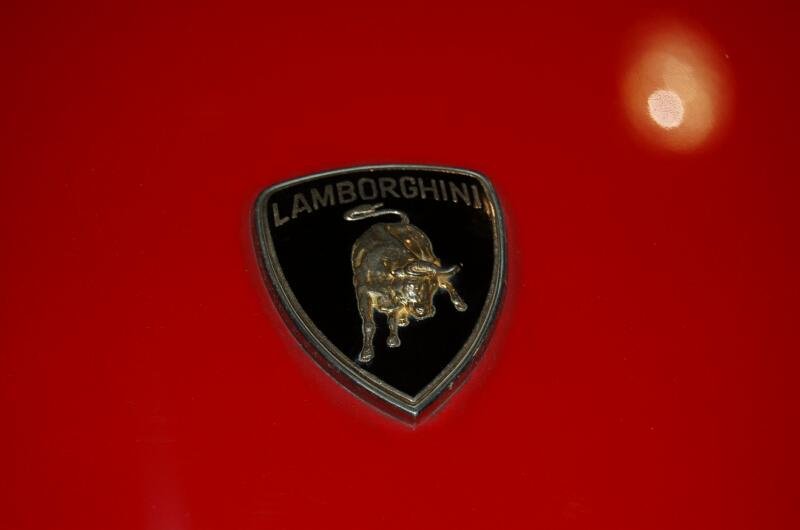 Ламборгини на красном фоне в Oldtimer, 2006