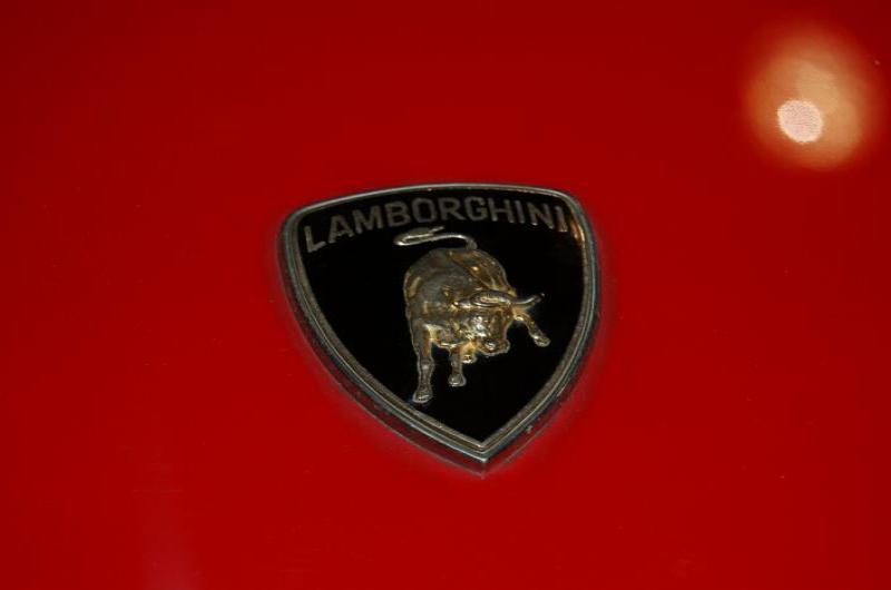Ламборгини на красном фоне в Oldtimer, 2006