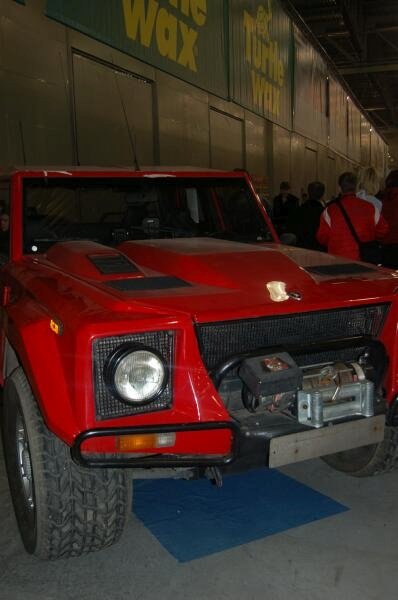 Красный «Ламборгини» в зале Oldtimer 2006 года в России