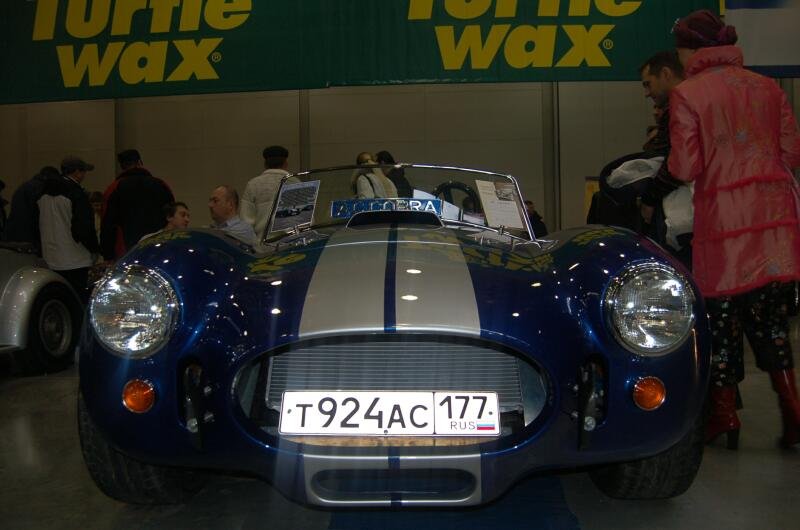 Oldtimer-выставка в Москве, 2006: синий Cobra с белыми полосами