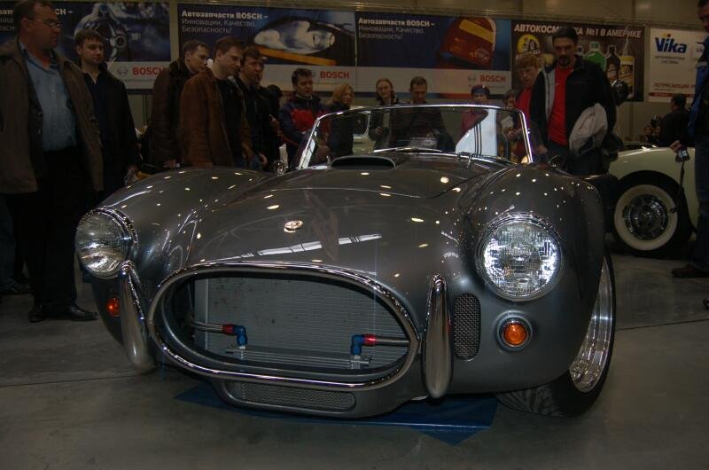 Oldtimer-выставка в Москве, 2006: серебристый кабриолет с хромированным бампером