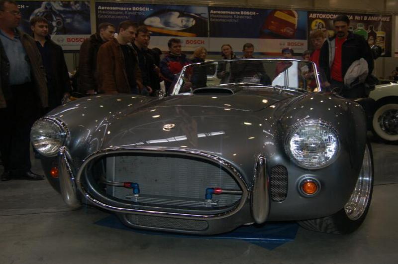 Oldtimer-выставка в Москве, 2006: серебристый кабриолет с хромированным бампером