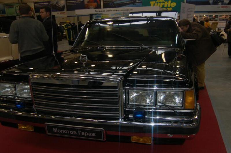 Oldtimer-выставка в Москве, 2006: чёрный Mercedes с табличкой «Молотов Гараж»